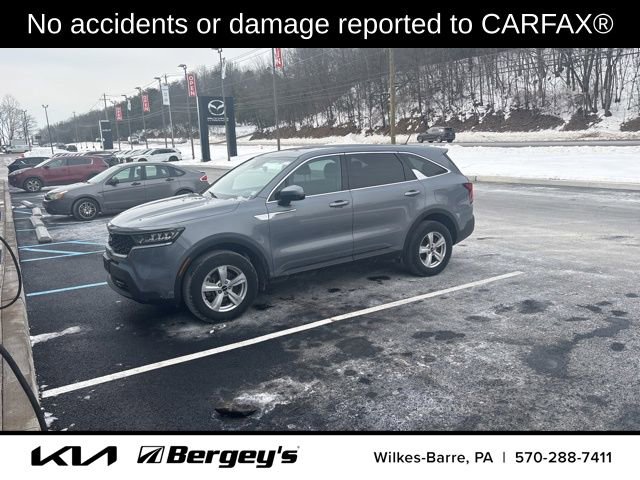 Used 2023 Kia Sorento LX image 2
