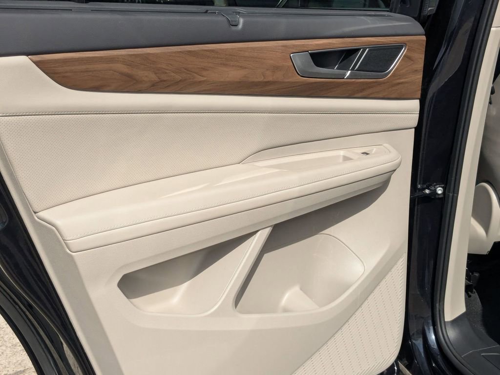 Used 2025 Volkswagen Atlas SE image 24