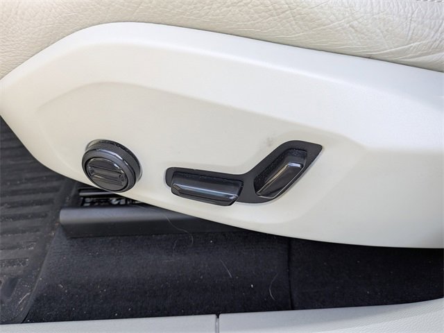 Used 2022 Volvo XC60 B5 Momentum w/ Advanced Package image 20
