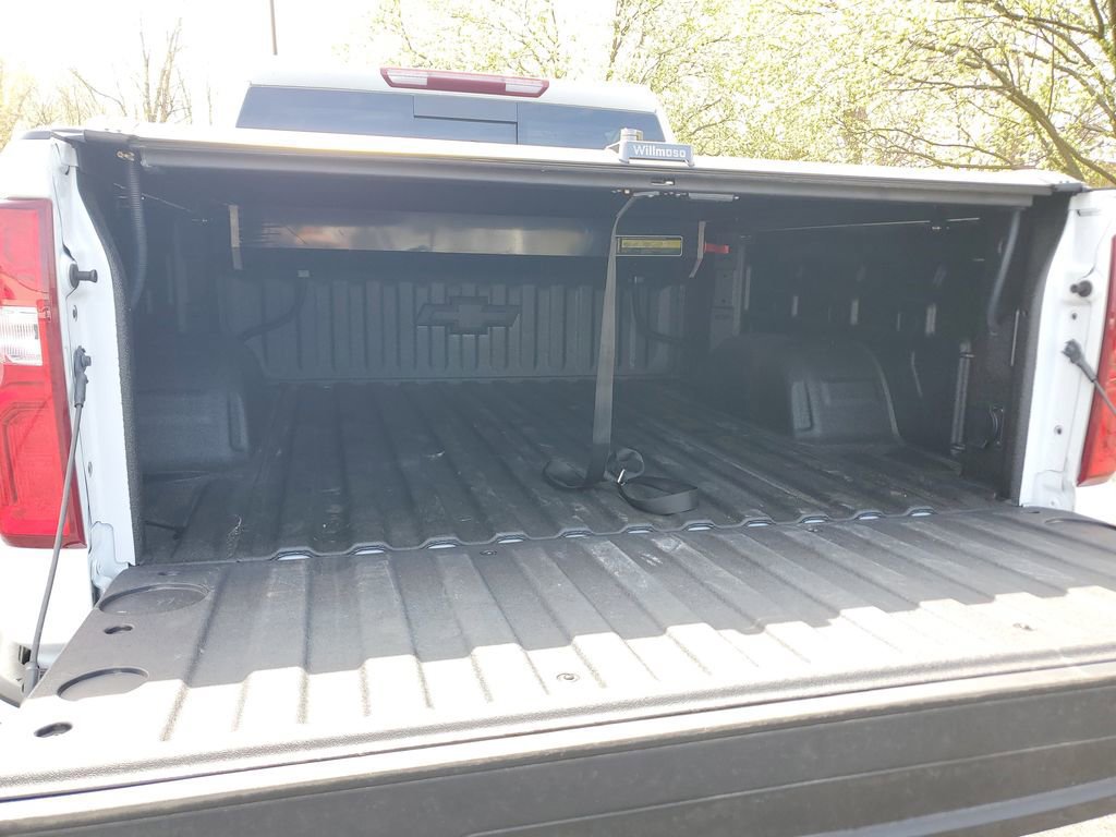 Used 2025 Chevrolet Silverado 1500 RST AWD/4WD image 9
