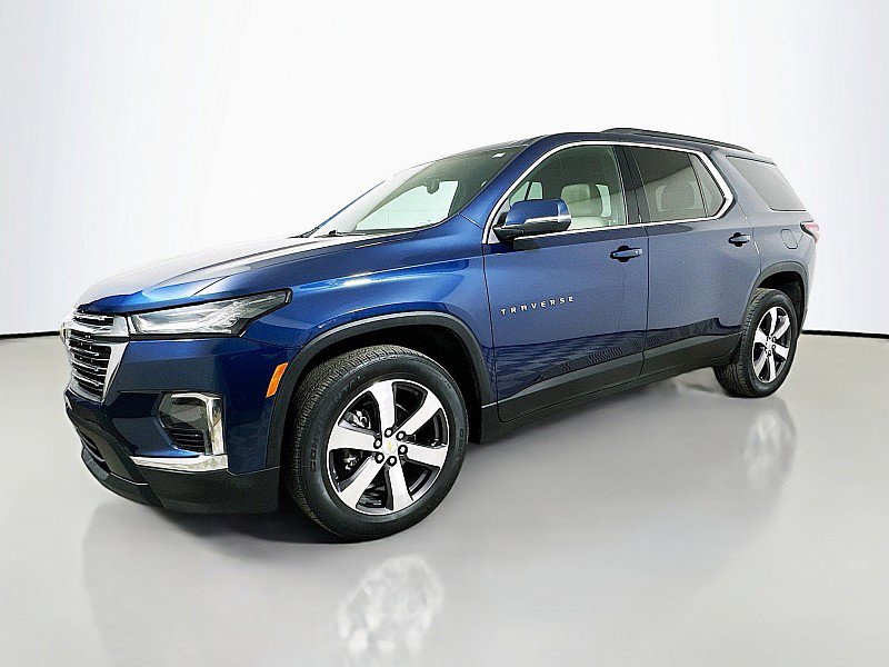Used 2023 Chevrolet Traverse LT w/ LT Premium Package image 3