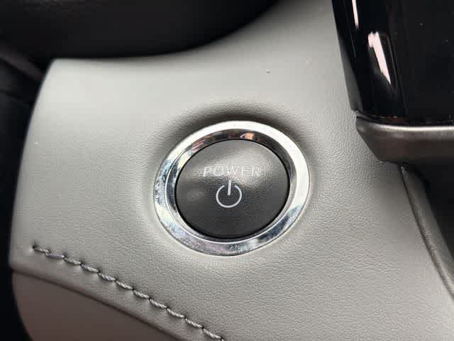 Used 2023 Toyota Highlander XLE AWD/4WD image 11