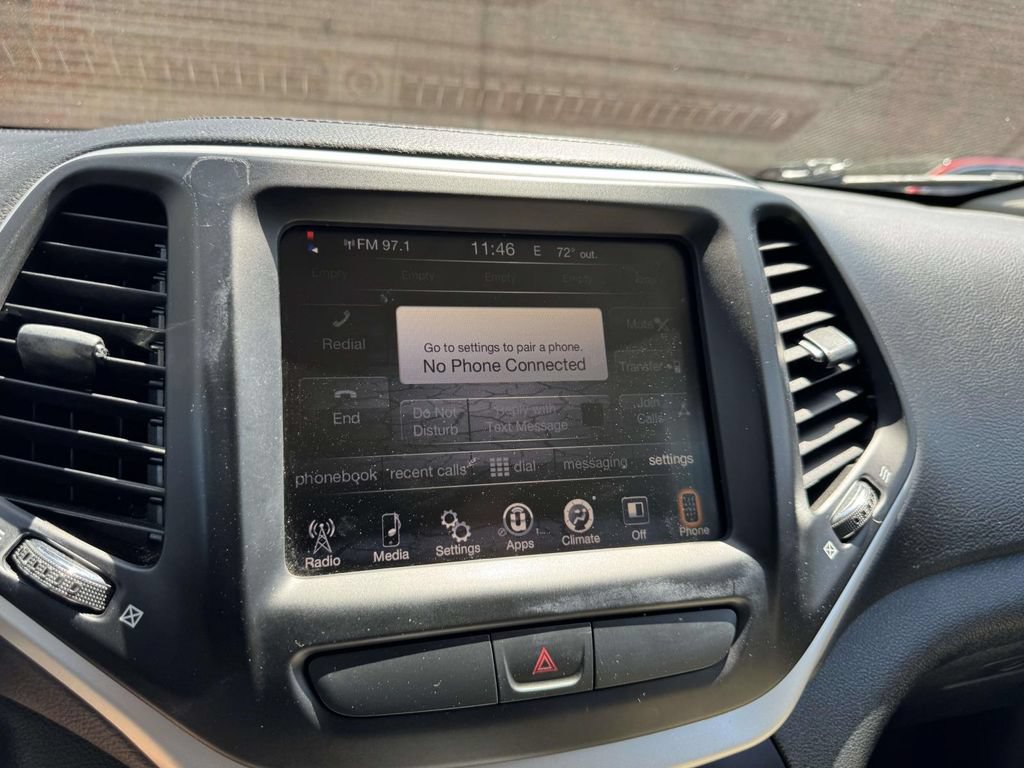 Used 2016 Jeep Cherokee Latitude AWD/4WD image 23
