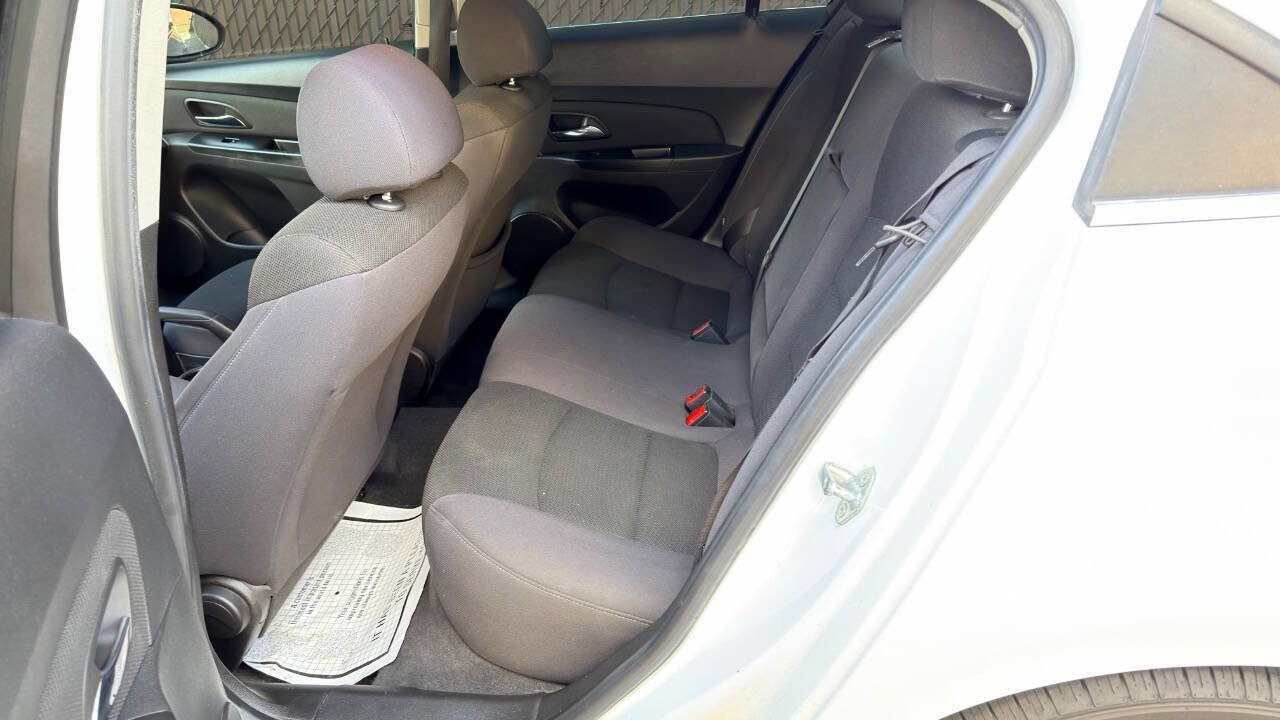 Used 2013 Chevrolet Cruze LT image 11