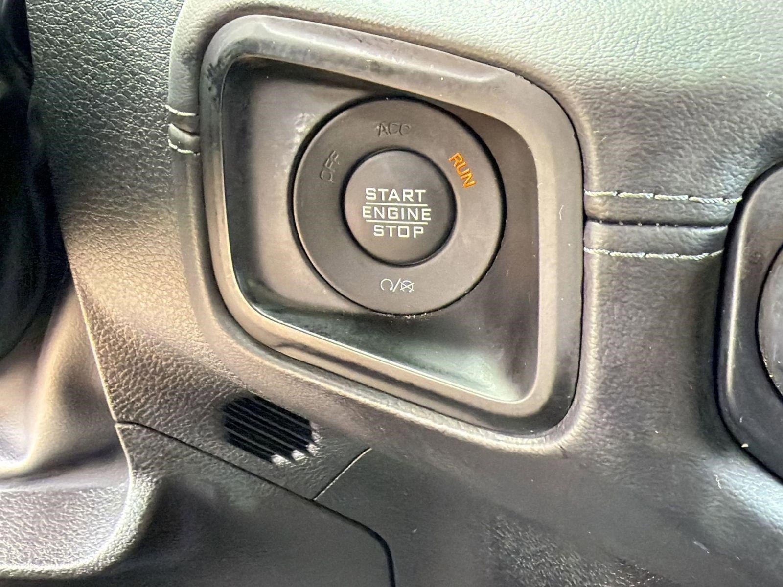 Used 2025 Jeep Wrangler Unlimited Rubicon image 27