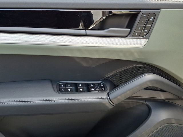 New 2026 Porsche Cayenne S AWD/4WD image 13