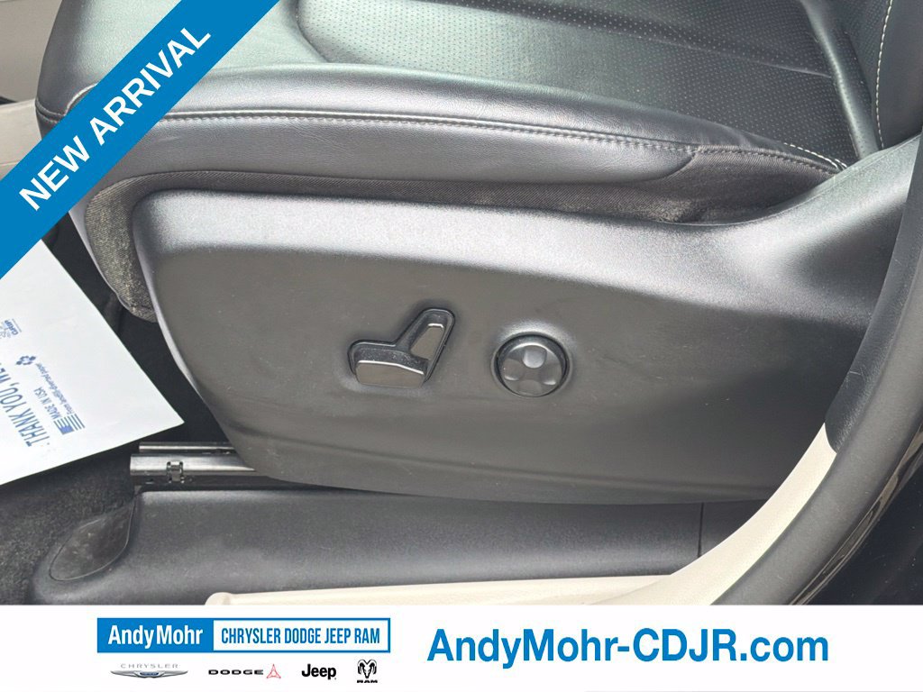 Used 2024 Chrysler Pacifica Touring-L FWD image 15