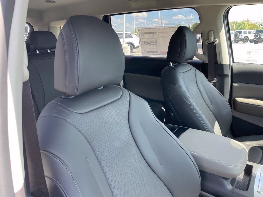 New 2027 Kia Carnival FWD image 25