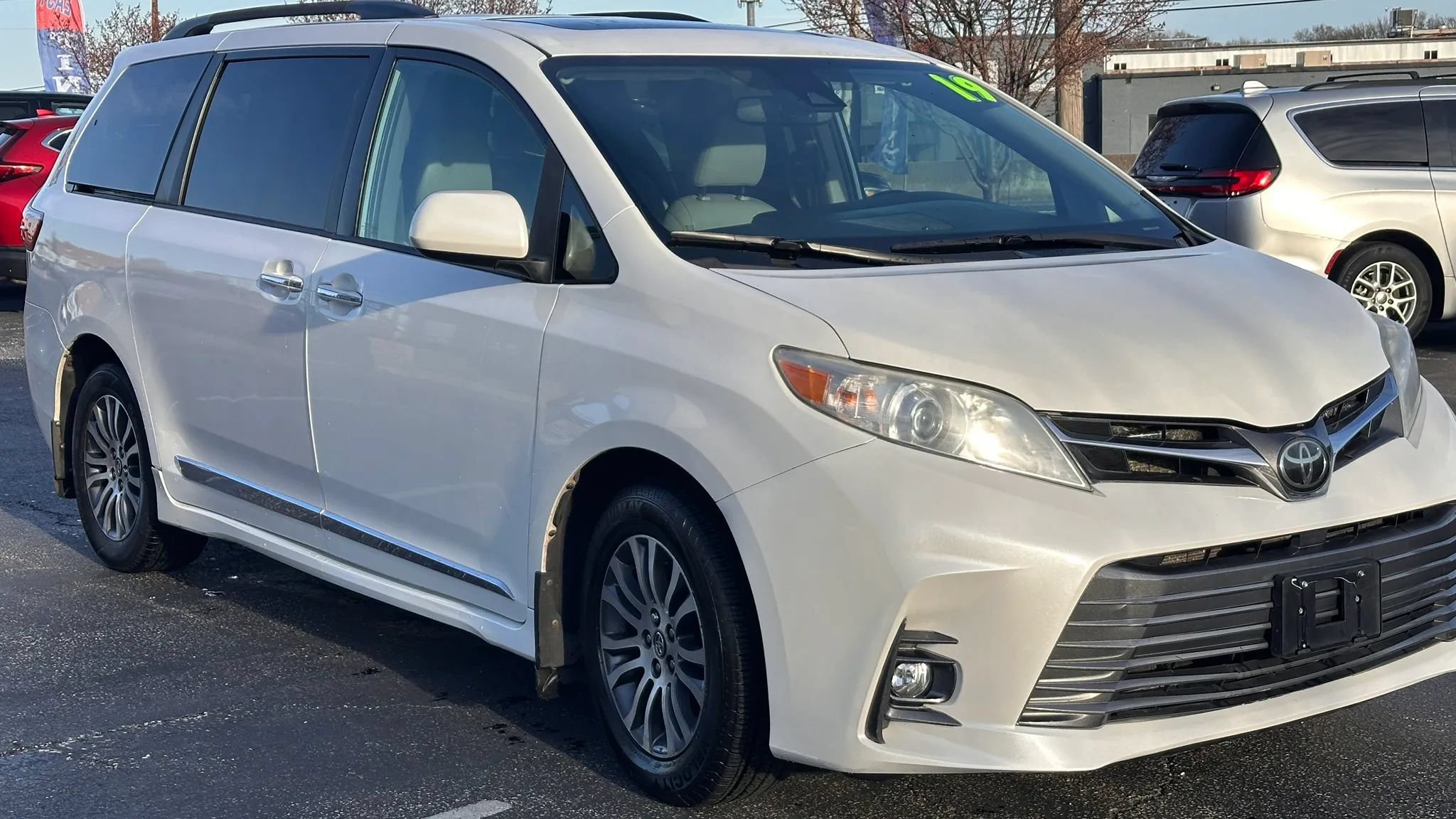 Used 2019 Toyota Sienna XLE w/ Protection Package FWD image 3