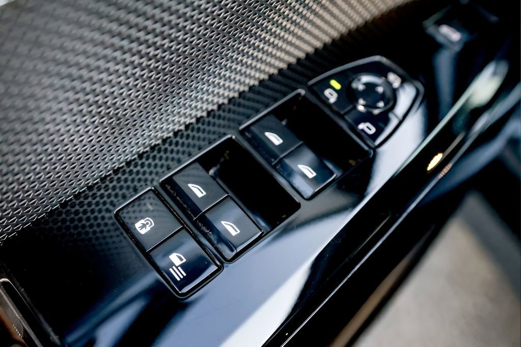 Used 2023 BMW 740i w/ Parking Assistance Package image 32