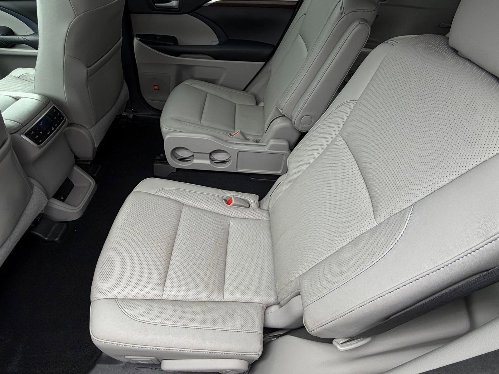 Used 2015 Toyota Highlander Limited Platinum image 26