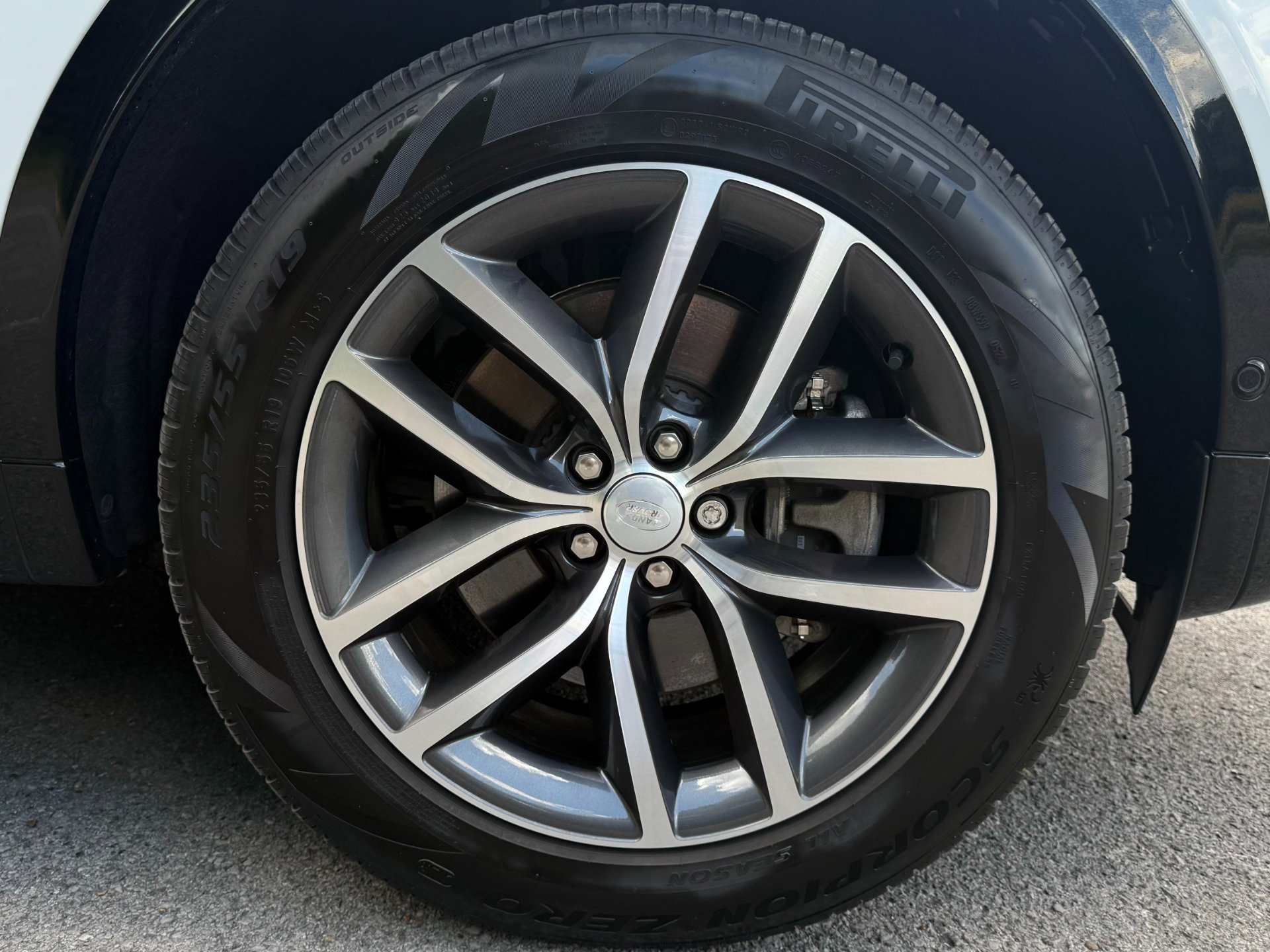 Used 2024 Land Rover Discovery Sport Dynamic SE image 43