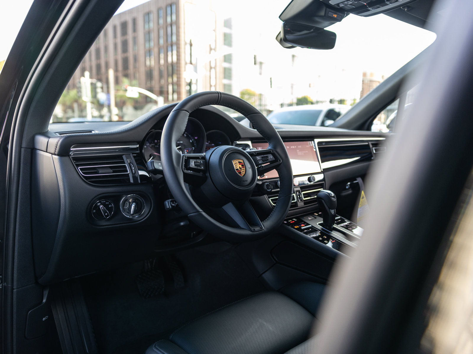 Used 2026 Porsche Macan AWD/4WD image 4