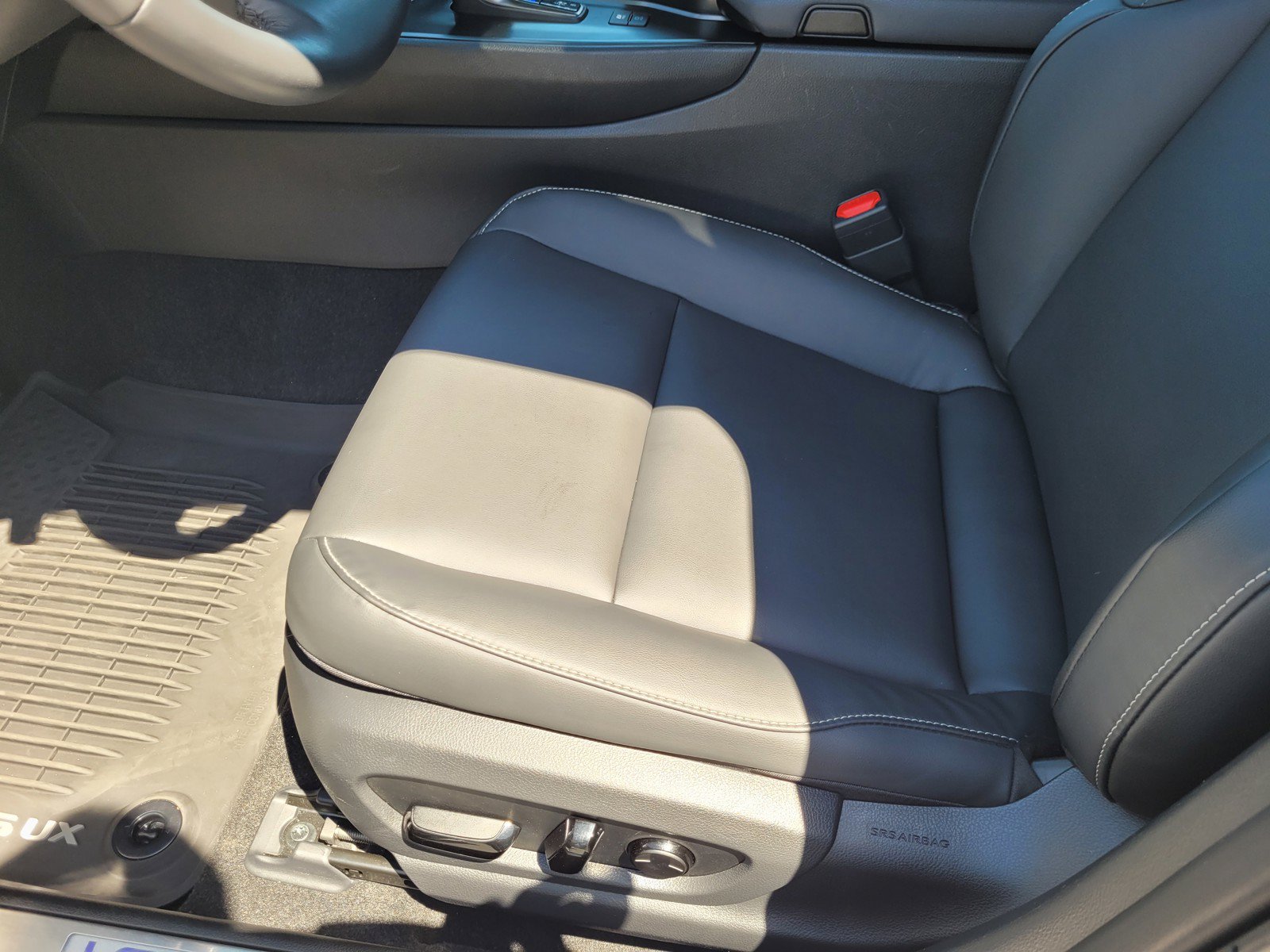 Certified 2025 Lexus UX 300h FWD w/ Accessory Package (Z2) image 25