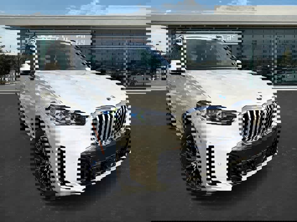 New 2026 BMW X5 xDrive40i w/ M Sport Package image 1