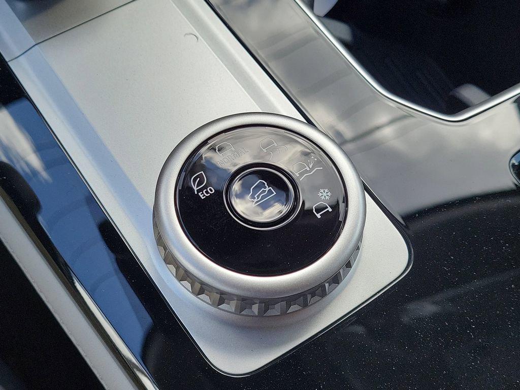 New 2025 Mitsubishi Outlander SE image 24