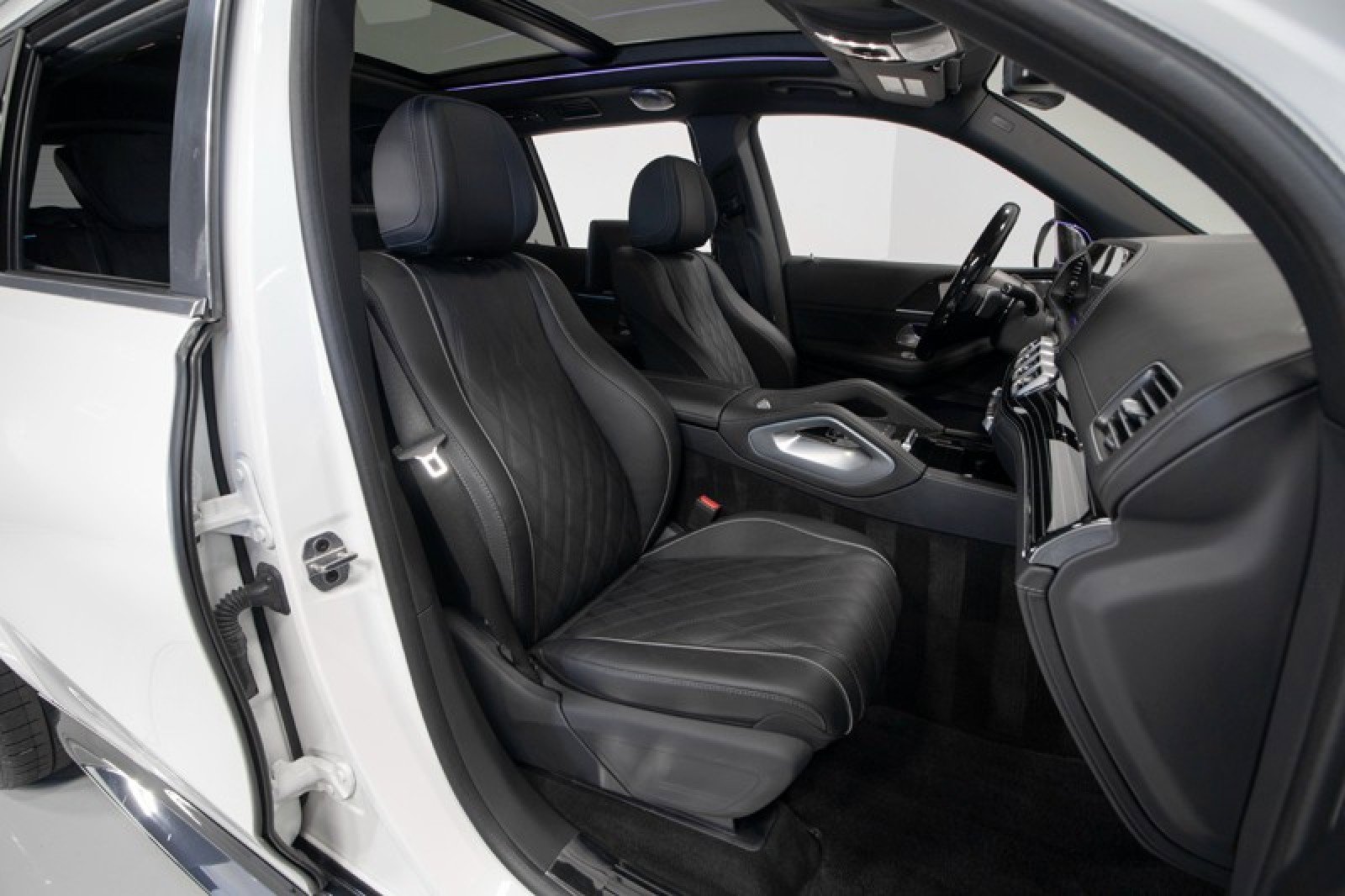 Used 2024 Mercedes-Benz Maybach GLS 600 4MATIC image 60