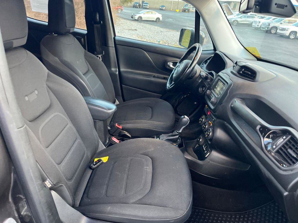 Used 2017 Jeep Renegade Altitude AWD/4WD image 28