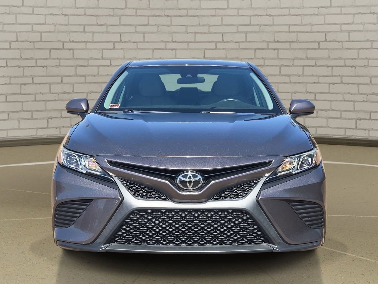 Used 2020 Toyota Camry SE w/ Carpet Mat Package FWD image 2