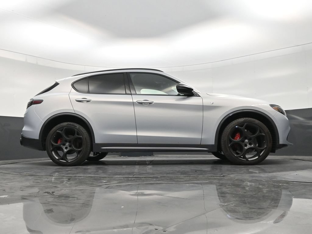 Used 2024 Alfa Romeo Stelvio Ti w/ Performance Driving Package AWD/4WD image 25