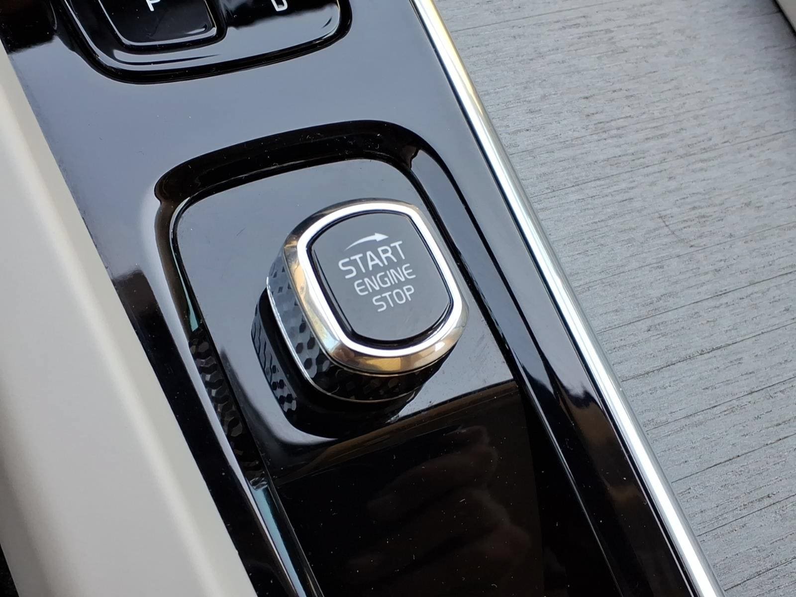 Certified 2024 Volvo XC60 B5 Plus AWD/4WD image 25