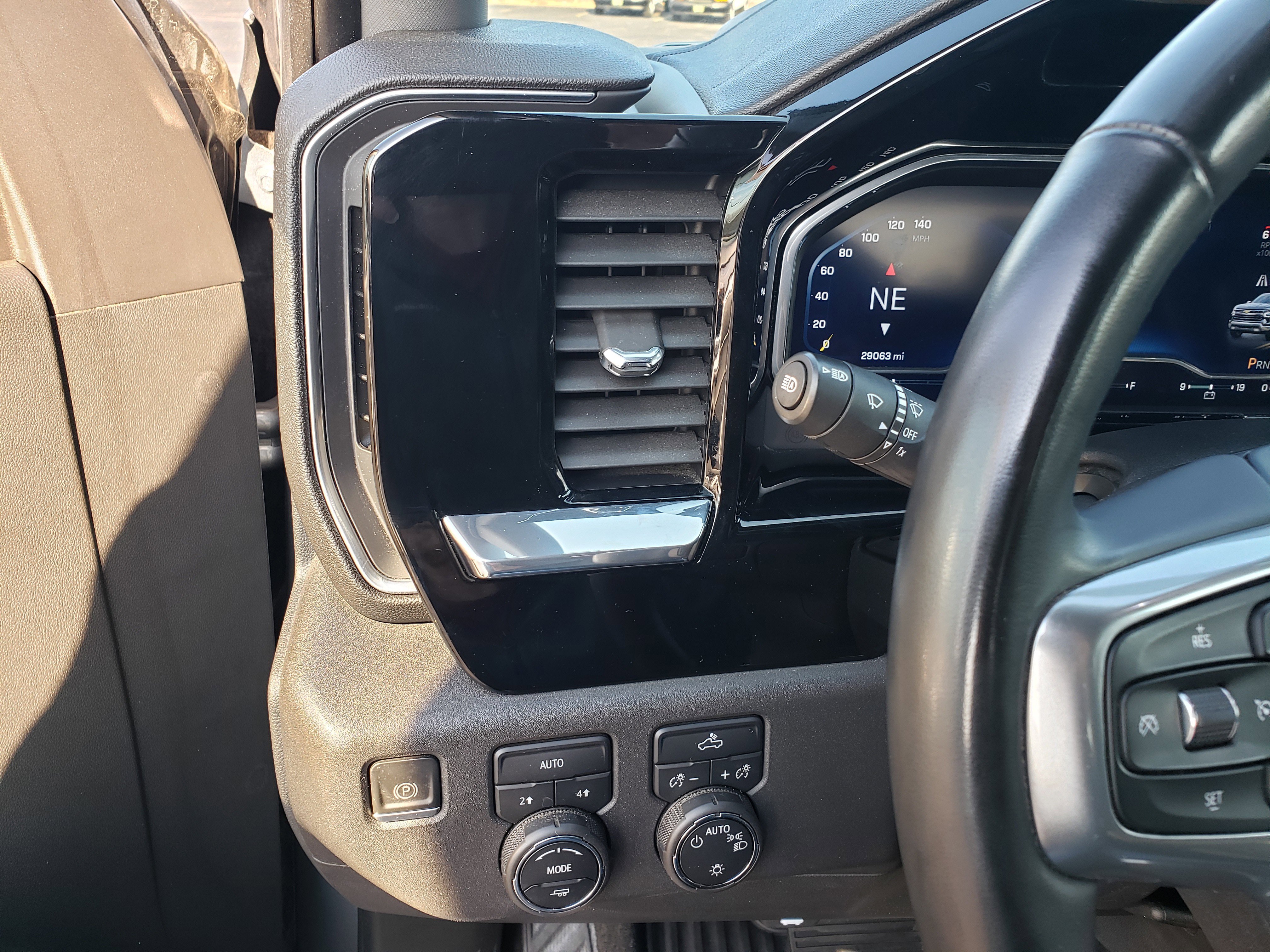 Used 2023 Chevrolet Silverado 1500 LT image 12