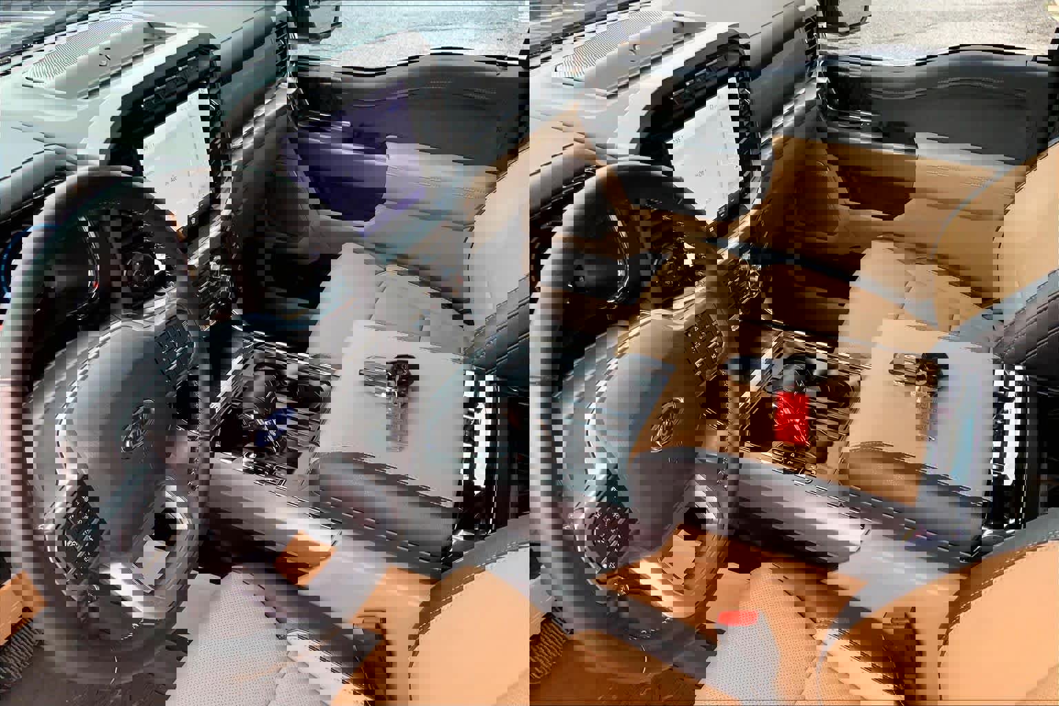 Used 2023 Ford F150 Lariat w/ Trailer Tow Package image 15