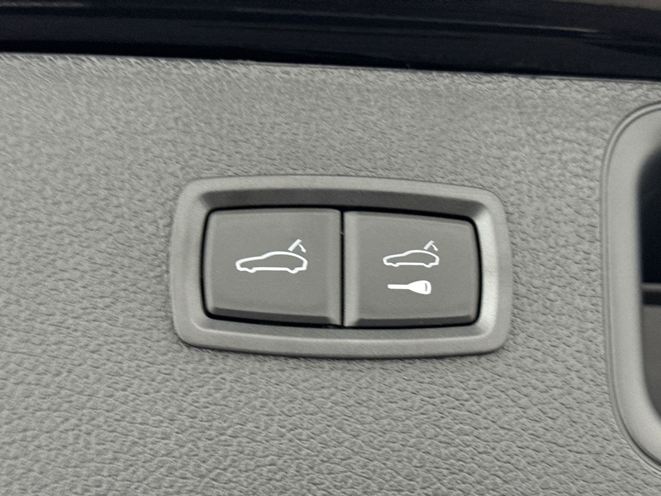 Used 2025 Porsche Macan Turbo image 35