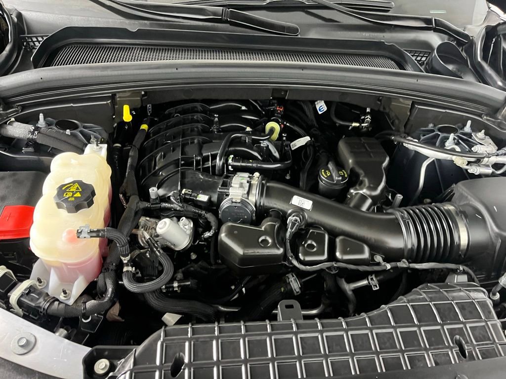 Used 2024 Jeep Grand Cherokee Limited w/ Luxury Tech Group II image 34