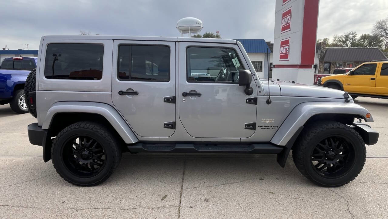 Used 2015 Jeep Wrangler Unlimited Sahara w/ Dual Top Group image 5