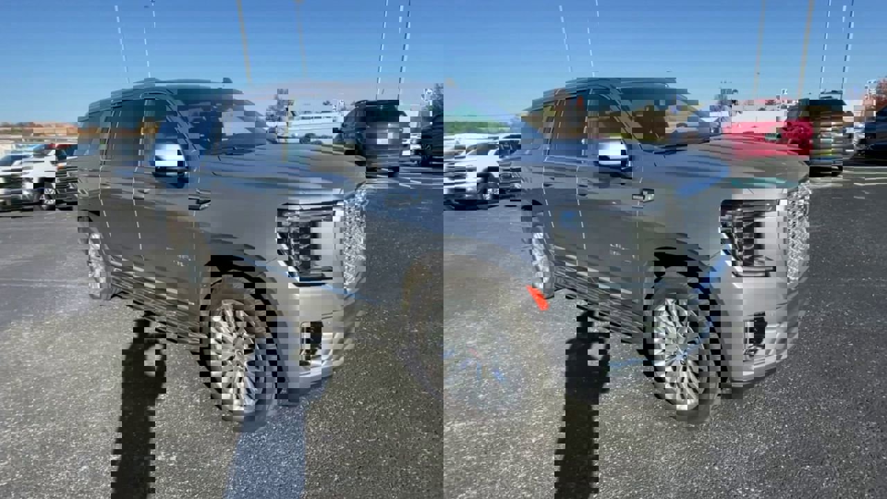 Certified 2023 GMC Yukon XL Denali image 3