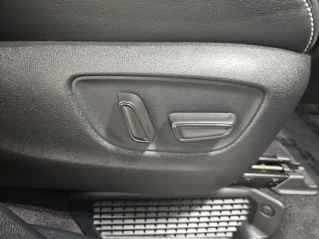 Used 2025 Toyota Sienna XSE FWD image 39