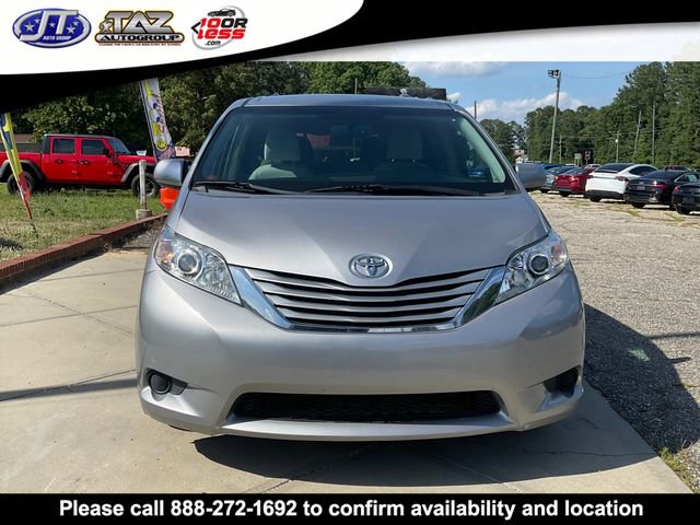 Used 2017 Toyota Sienna LE FWD image 2