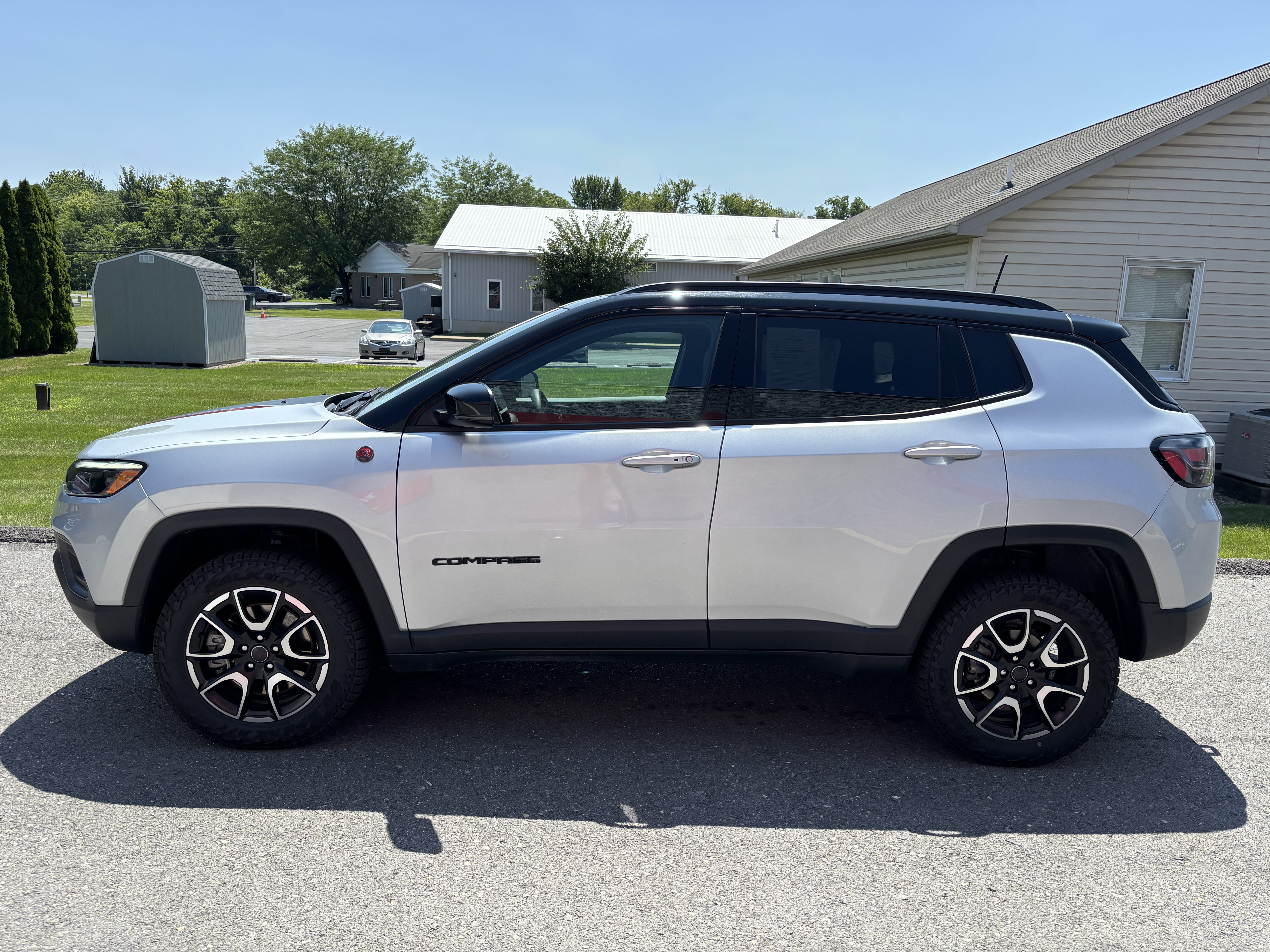 Used 2025 Jeep Compass Trailhawk w/ Trailhawk Elite Group AWD/4WD image 7