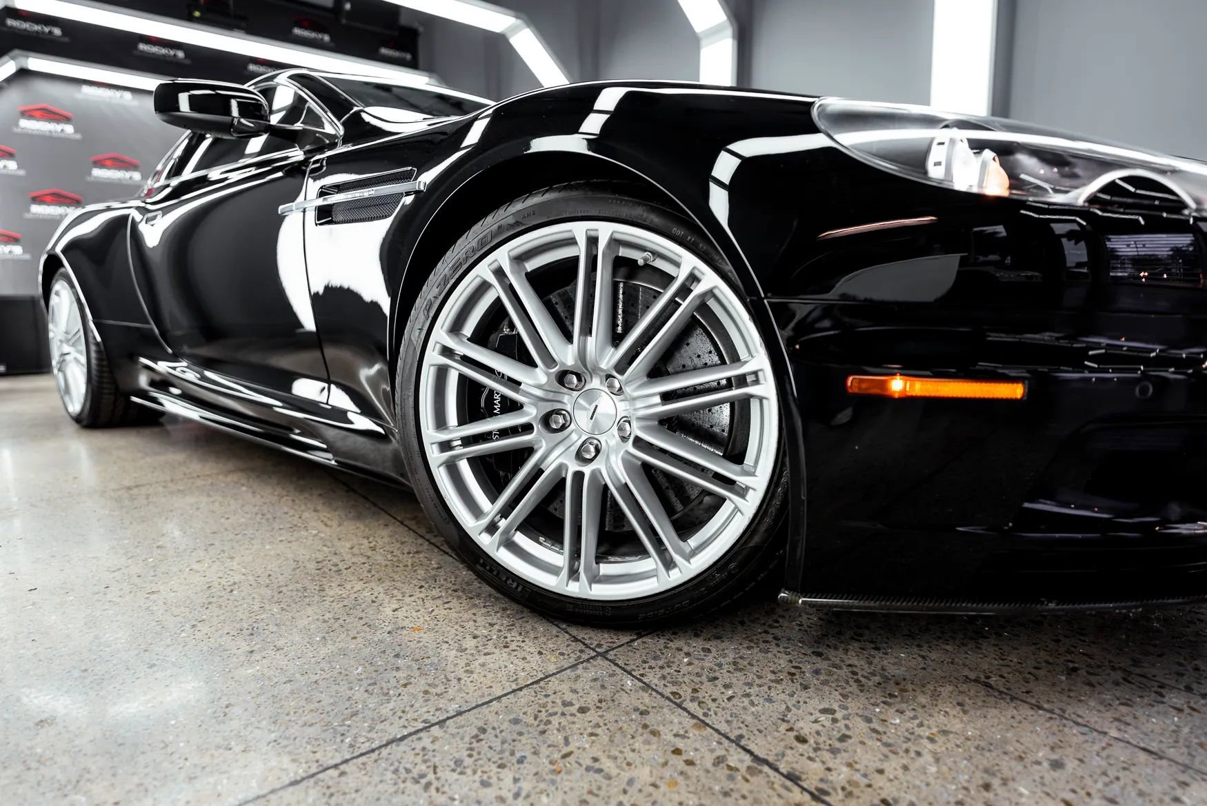 Used 2009 Aston Martin DBS Coupe RWD image 44