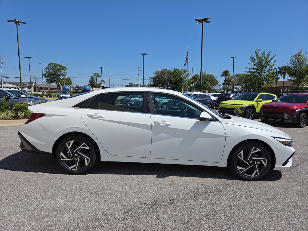 New 2026 Hyundai Elantra Limited FWD image 9