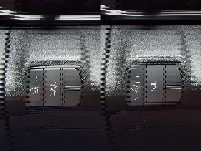 Certified 2025 Hyundai Elantra Sport image 22