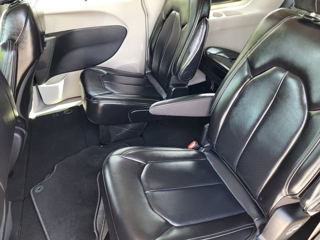 Used 2024 Chrysler Pacifica Touring-L image 21