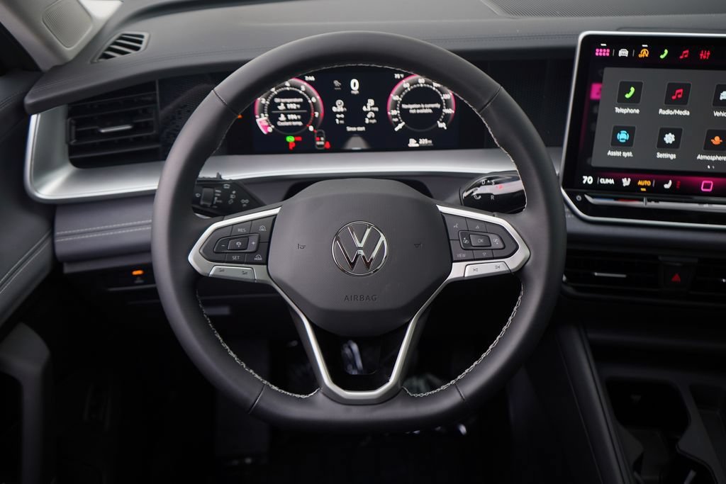 New 2026 Volkswagen Tiguan SE FWD image 9