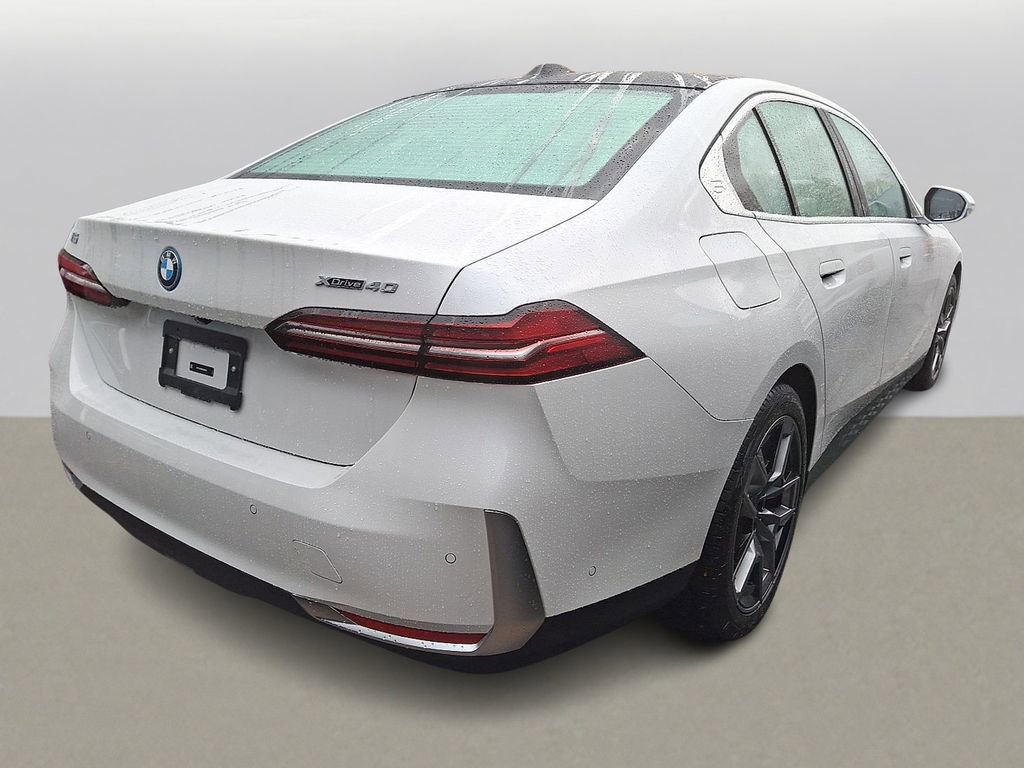 Used 2025 BMW i5 xDrive40 w/ Executive Package image 3