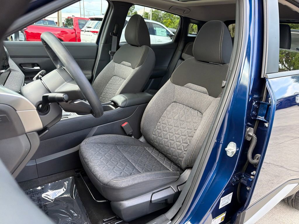 Used 2025 Nissan Kicks SV w/ SV Premium Package FWD image 30