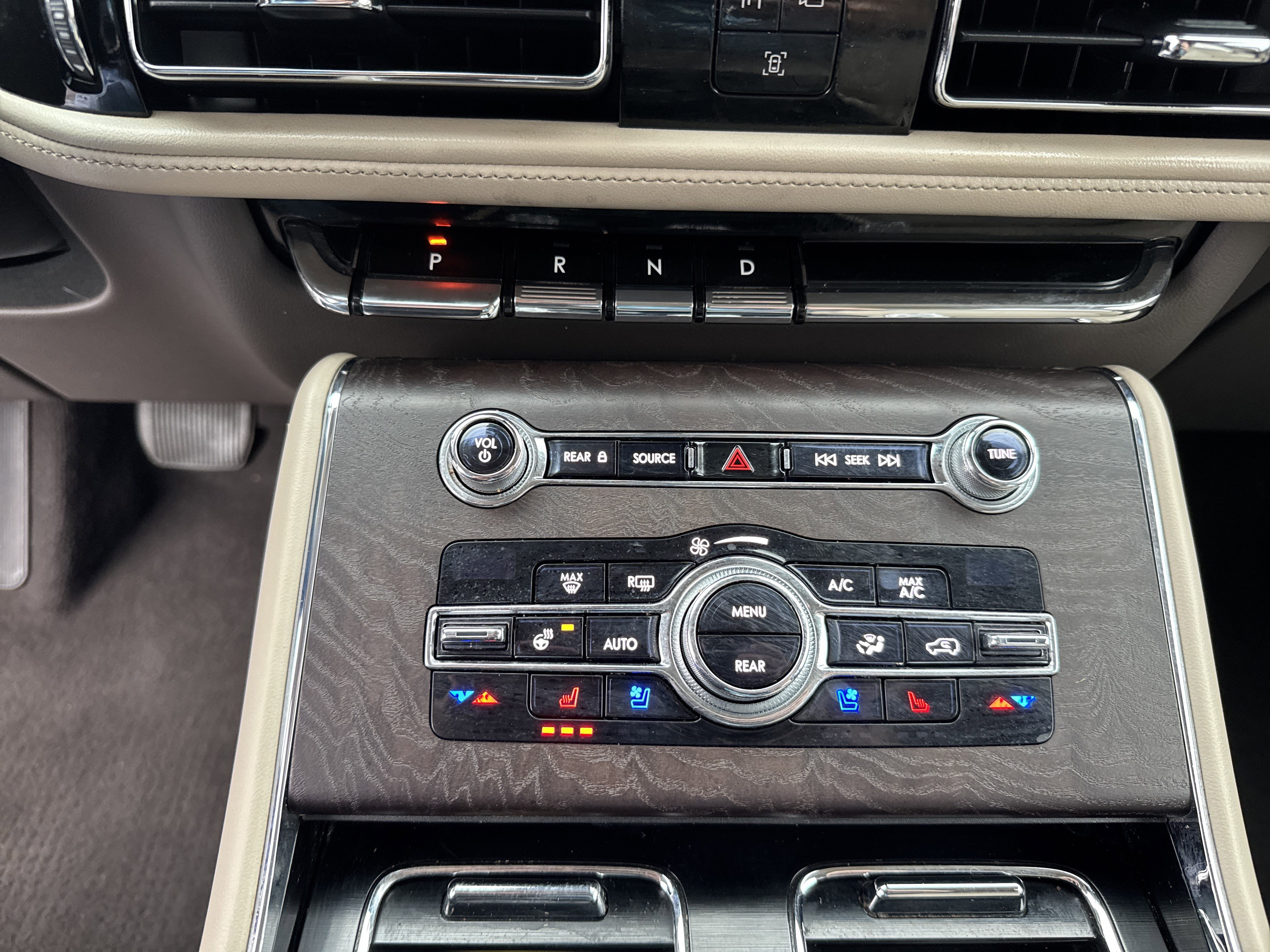 Used 2020 Lincoln Aviator Reserve w/ Equipment Group 202A image 37