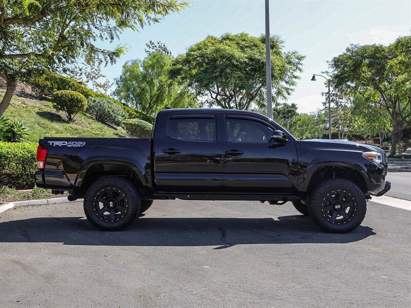 Used 2017 Toyota Tacoma TRD Sport w/ Tow Package (A/T) AWD/4WD image 6
