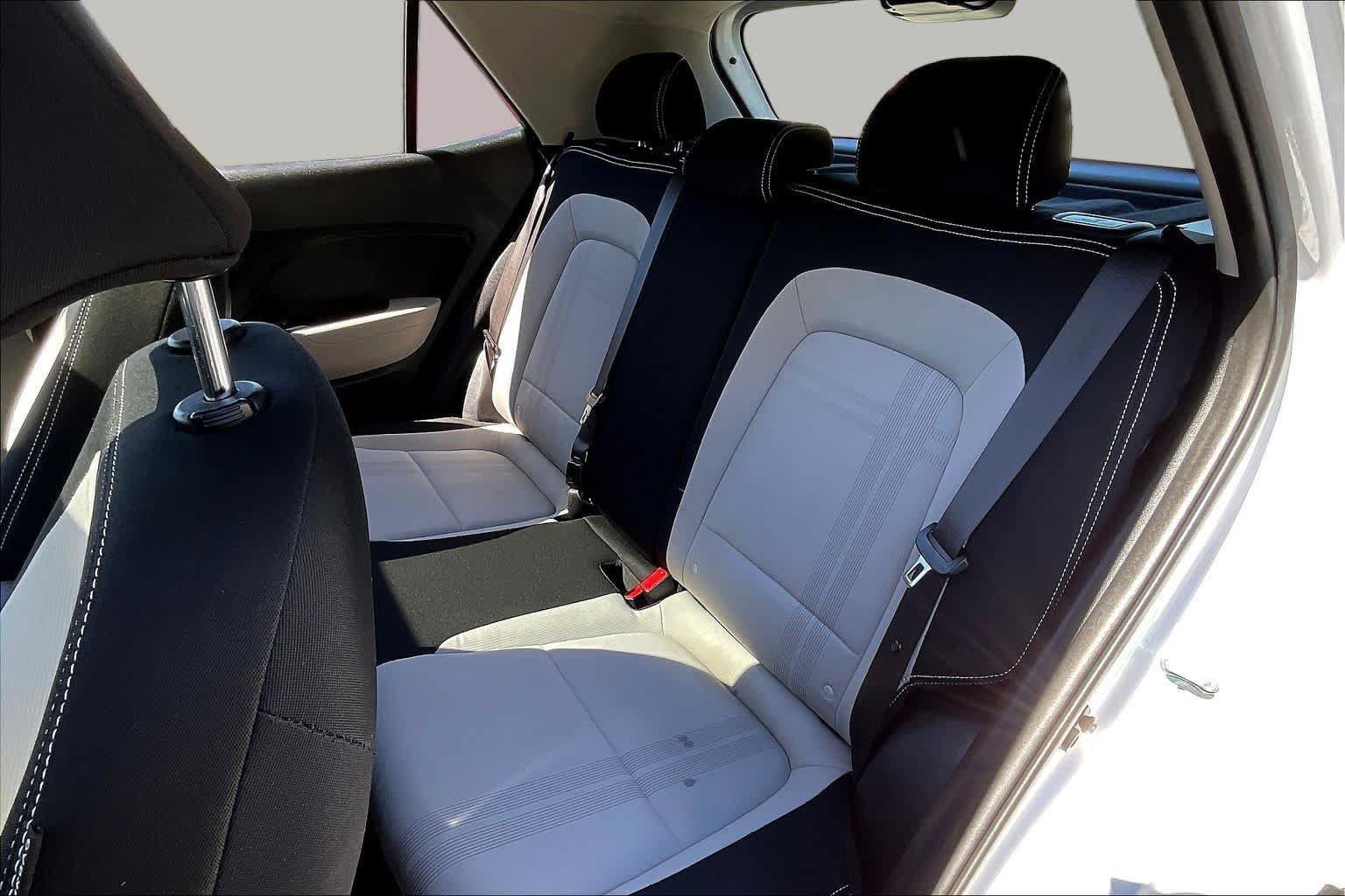 Used 2025 Hyundai Venue SEL FWD image 19