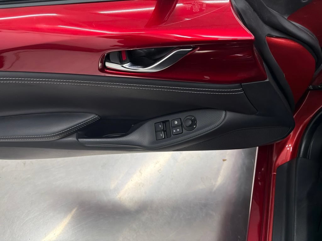 Used 2021 MAZDA MX-5 Miata Club RWD image 18