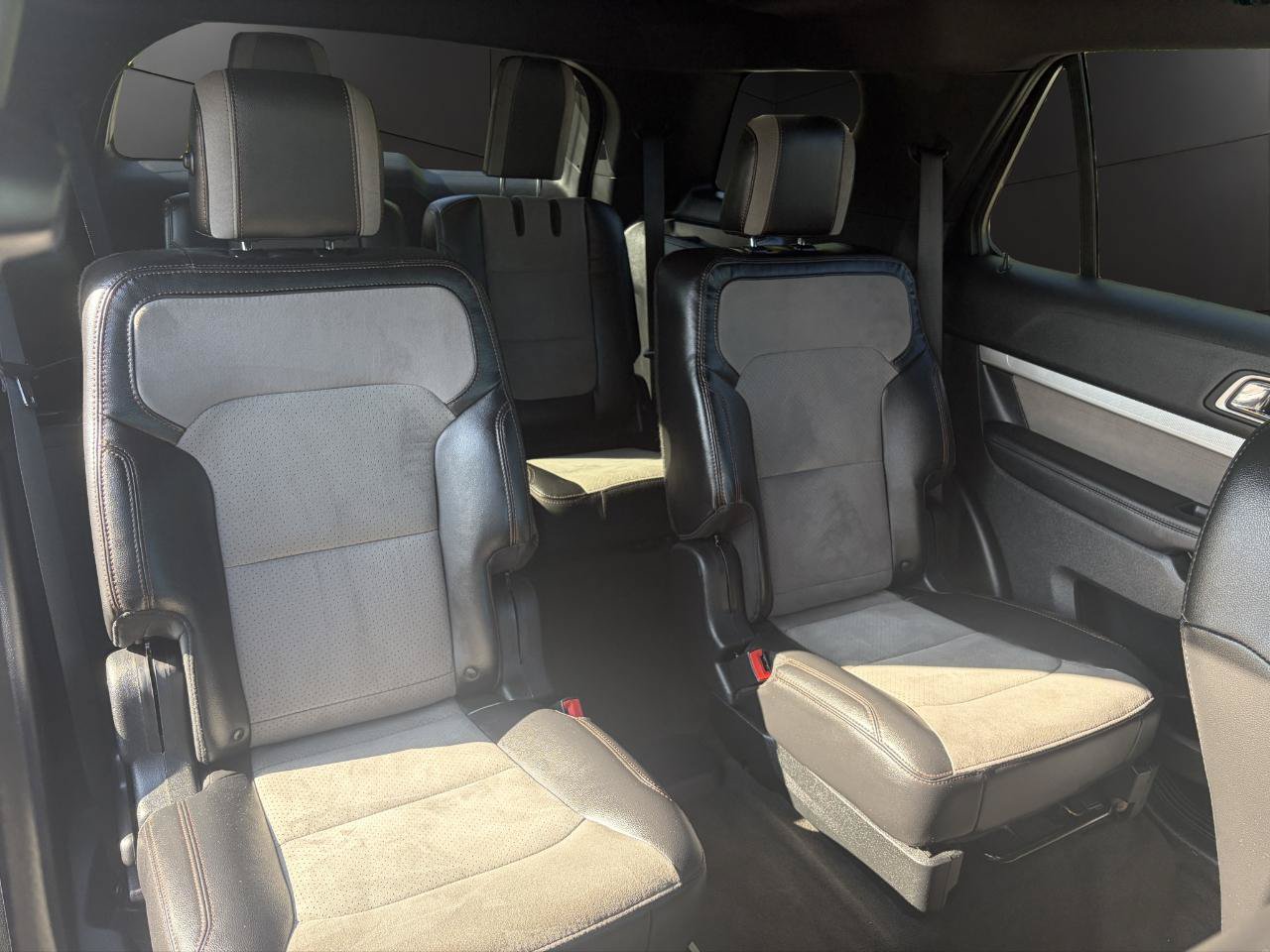 Used 2017 Ford Explorer XLT w/ Equipment Group 202A AWD/4WD image 20