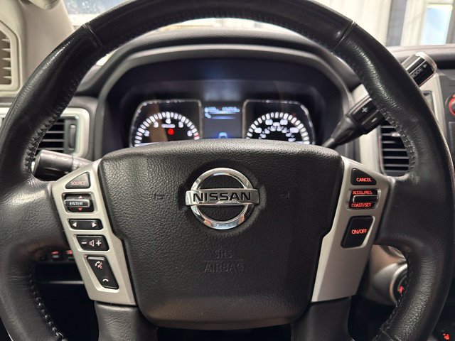 Used 2018 Nissan Titan SV w/ SV Convenience Package AWD/4WD image 12