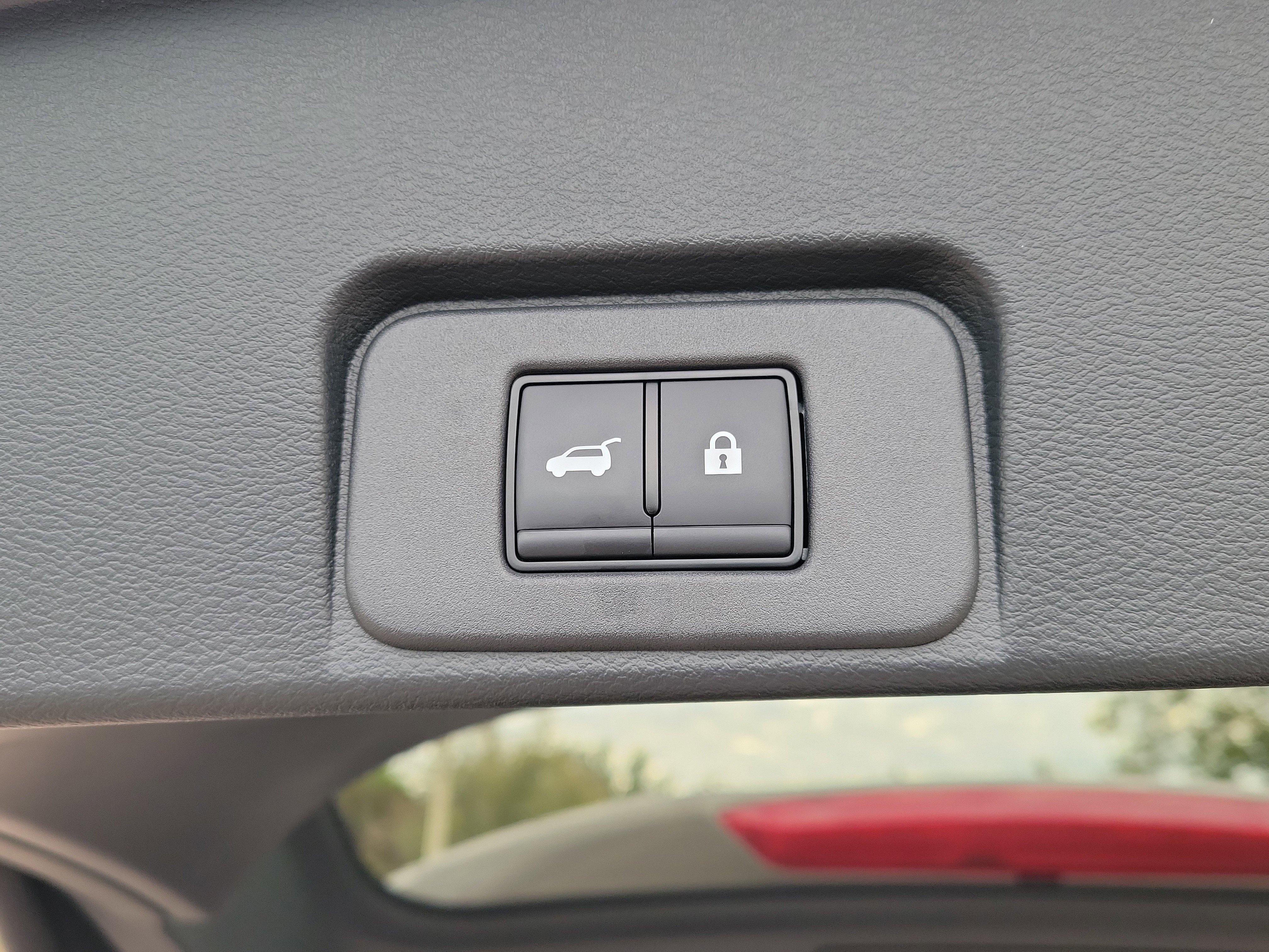 Used 2024 Nissan Rogue SV w/ SV Premium Package image 11