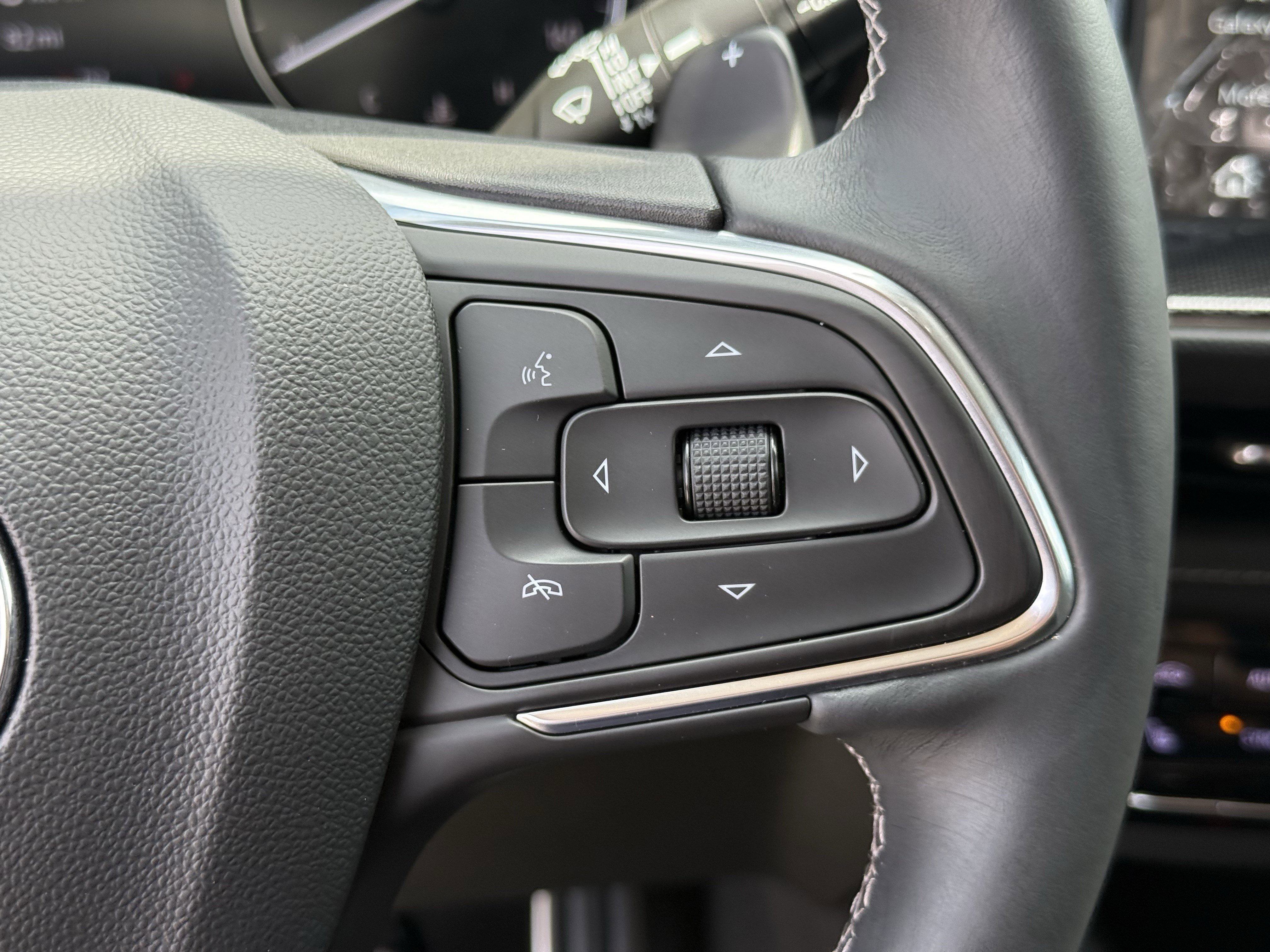 Used 2023 Buick Envision Preferred w/ Sport Touring Package AWD/4WD image 17