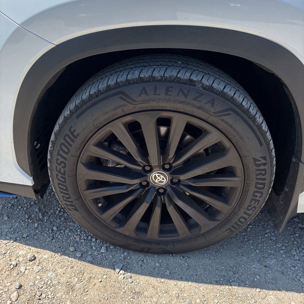 Used 2023 Toyota Highlander XSE AWD/4WD image 6
